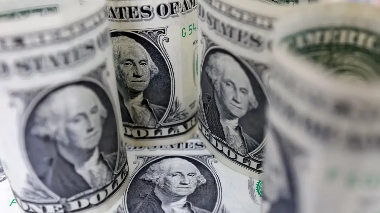 اتساع الفجوة بين سعر الدولار في الأسواق الموازية مقابل الدينار العراقي لـ17%
